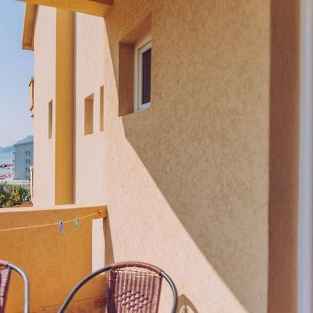 Apartmani Lasta Dobra Voda Luaran gambar