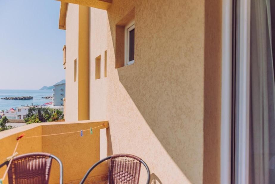 Apartmani Lasta Dobra Voda Luaran gambar