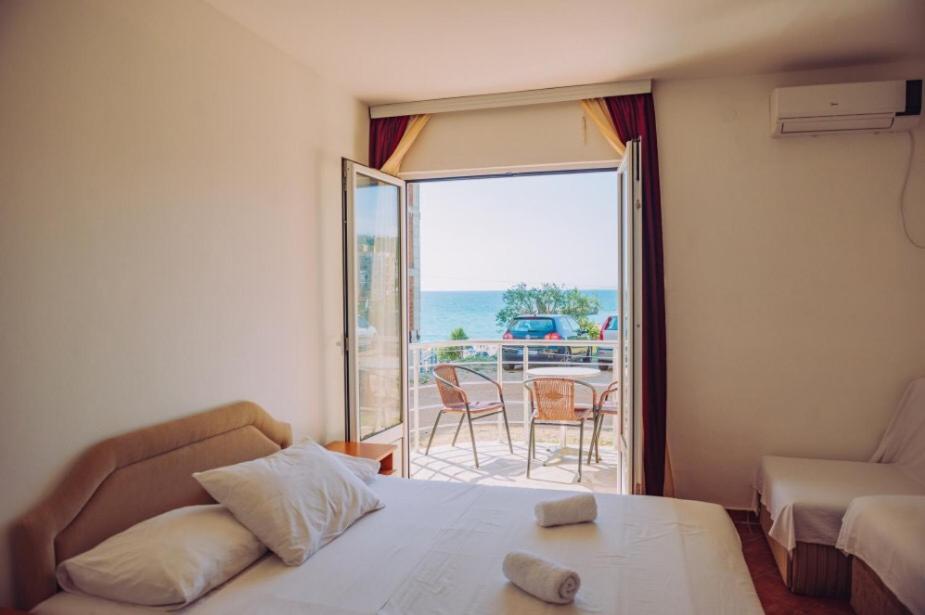 Apartmani Lasta Dobra Voda Luaran gambar