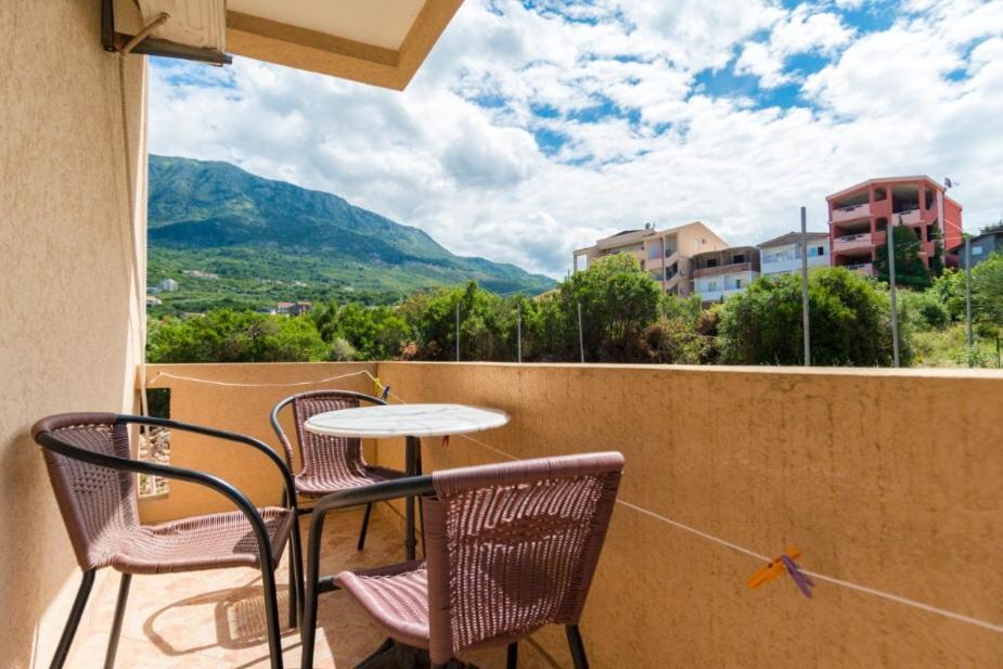 Apartmani Lasta Dobra Voda Luaran gambar