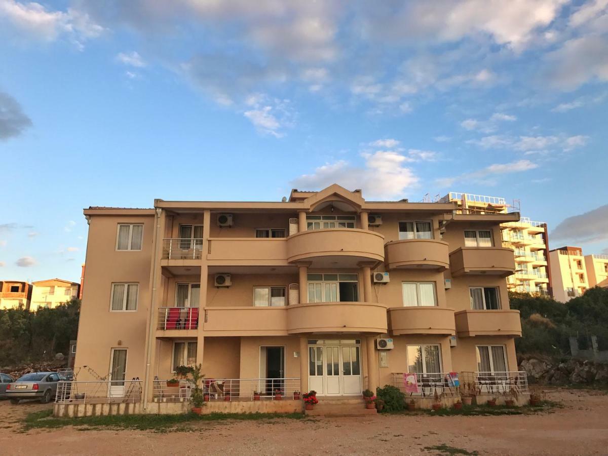 Apartmani Lasta Dobra Voda Luaran gambar