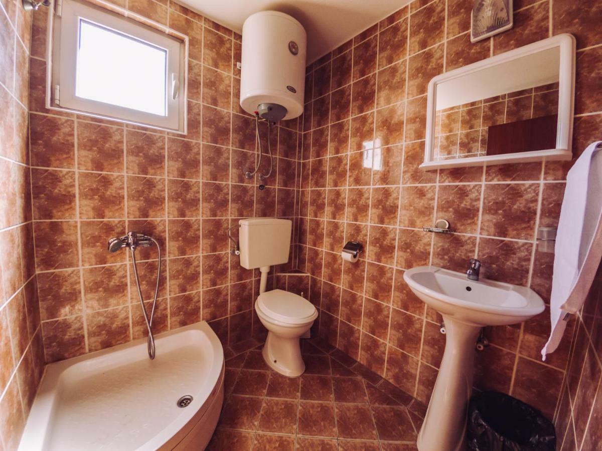 Apartmani Lasta Dobra Voda Luaran gambar