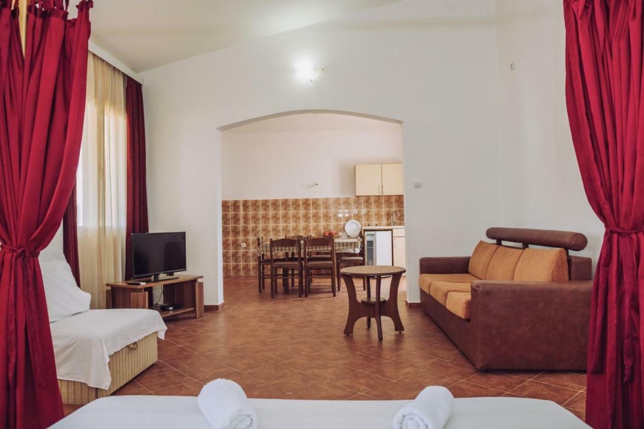 Apartmani Lasta Dobra Voda Luaran gambar