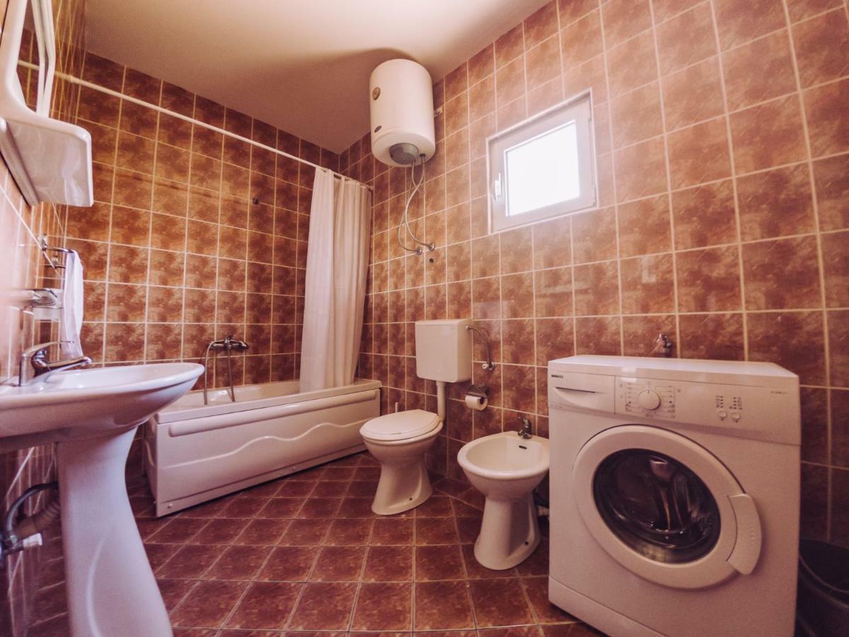 Apartmani Lasta Dobra Voda Luaran gambar